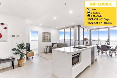 ESQ Astonishing 3BD Apartment 1 Min From Train Station - Accommodation in Surfers Paradise 0