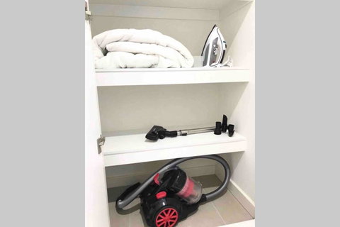 ESQ Astonishing 3BD Apartment 1 Min From Train Station - Accommodation in Surfers Paradise 3