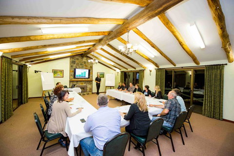 Evedon Lakeside Retreat - Accommodation in Surfers Paradise 3