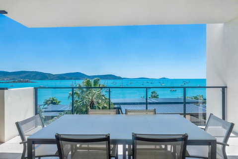 Executive On Whisper Bay - Cannonvale - Accommodation in Surfers Paradise 0