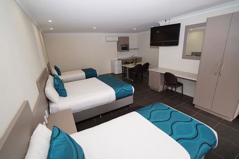 Exies Bagtown - Accommodation in Surfers Paradise 0