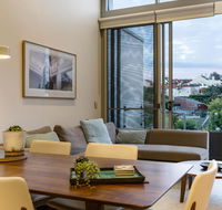 Explore Sydney from a peaceful modern apartment - Accommodation in Surfers Paradise