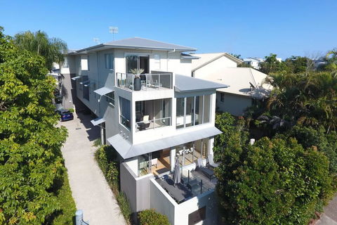 Fabulous 3 Bedroom Noosa Townhouse - Accommodation in Surfers Paradise 0