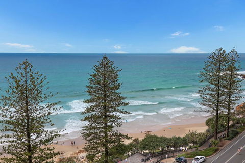 FABULOUS BEACHFRONT POSITION - Accommodation in Surfers Paradise 0