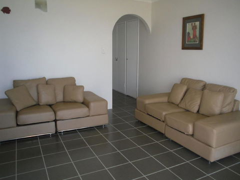 Fabulous Location - Ground Floor Waterfront Unit! Clearview Apartments - Accommodation in Surfers Paradise 0