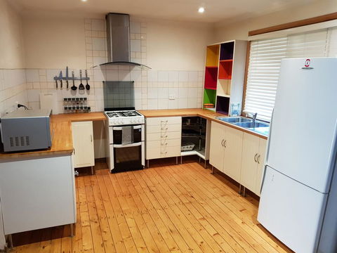 Family Getaway In Eildon - Pet Friendly - Accommodation in Surfers Paradise 2