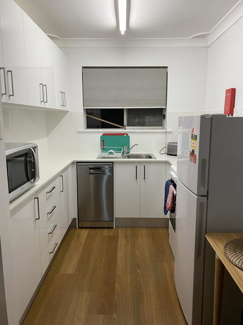 Family Unit March St Orange - Accommodation in Surfers Paradise 3