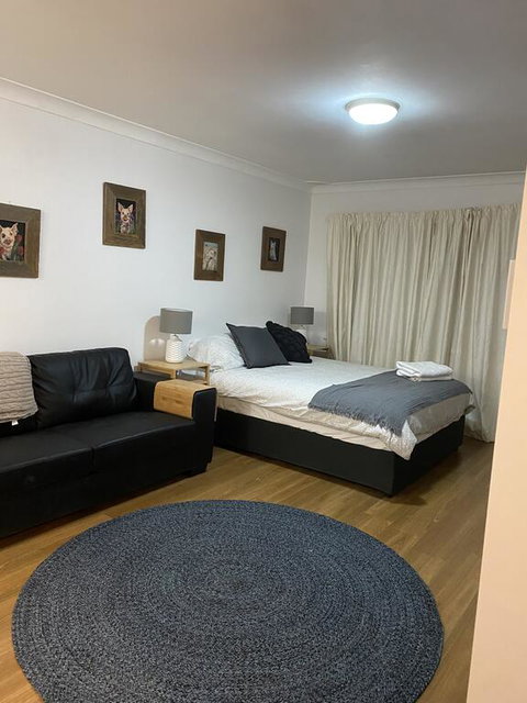 Family Unit March St Orange - Accommodation in Surfers Paradise 0