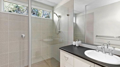 FLORENCE HOUSE Sundrenched Luxury With Pool & Deck - Accommodation in Surfers Paradise 1