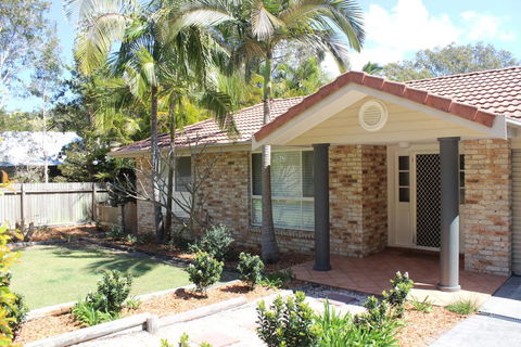 FRANGIPANI BEACH HOUSE - PET FRIENDLY 22 Belbourie Cres Boomerang Beach - Accommodation in Surfers Paradise 0