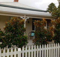 FUNKY COTTAGE - Accommodation in Surfers Paradise