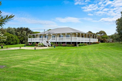 GALBRAITH BEACH STUDIO 2 - Accommodation in Surfers Paradise 3