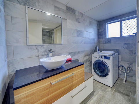 GCHM Beachside Getaway With Netflix & Wi-Fi - Accommodation in Surfers Paradise 3