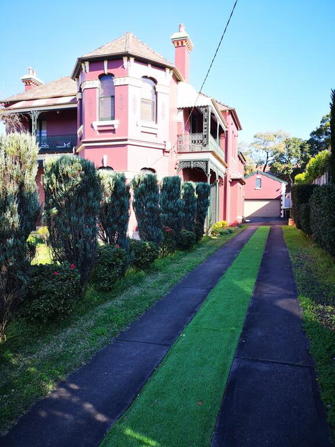 GH1886 - Accommodation in Surfers Paradise 3