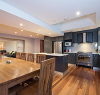 Gippsland Twelve-Spacious and Central with off street parking - Accommodation in Surfers Paradise