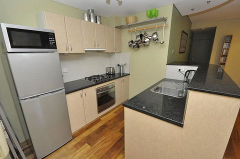 Glebe Self-Contained Modern One-Bedroom Apartment (47ROS) - Accommodation in Surfers Paradise 3