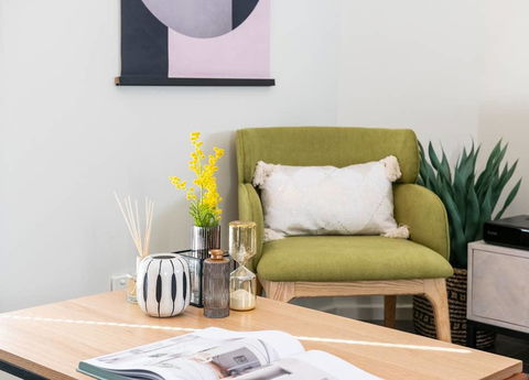 Golden Place - Accommodation in Surfers Paradise 2