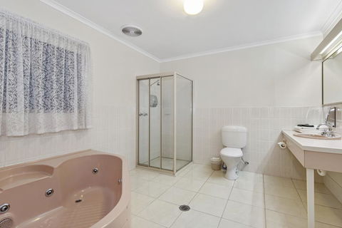 Golden Square Motor Inn - Accommodation in Surfers Paradise 3