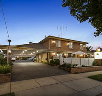 Golden Square Motor Inn - Accommodation in Surfers Paradise