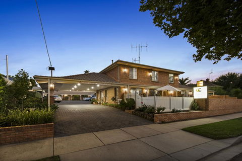 Golden Square Motor Inn - Accommodation in Surfers Paradise 0