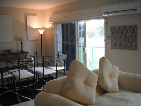 Golf View Apartment 7 - Accommodation in Surfers Paradise 1