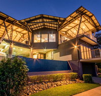 GRAND LUXURY MANSION WITH POOL 2 BUGGIES AND FABULOUS OCEAN VIEWS - Accommodation in Surfers Paradise