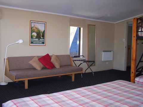 Guthega Inn - Accommodation in Surfers Paradise 2