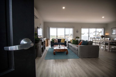Happy Hours - Accommodation in Surfers Paradise 2