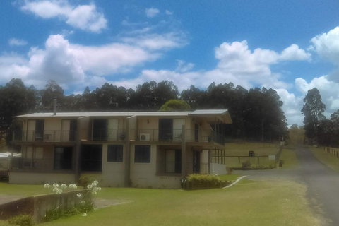 Hill Top Villas - Accommodation in Surfers Paradise 1