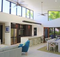 Hilltop Views - Cannonvale - Accommodation in Surfers Paradise