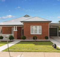 Home Away From Home - Accommodation in Surfers Paradise