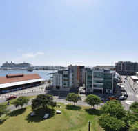 Honeysuckle Haven - harbour facing  walk to restaurants - Accommodation in Surfers Paradise