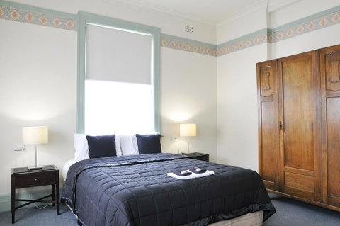 Hotel Gosford - Accommodation in Surfers Paradise 2