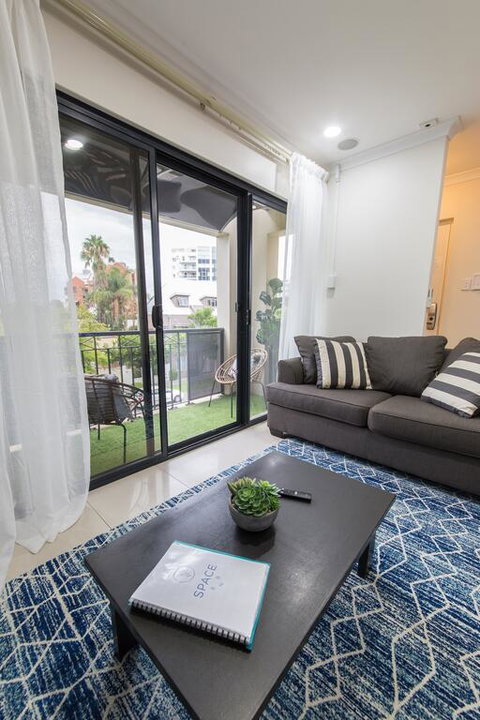 ISOLATION READY!! Super Size Me!! Top Location. Isolation Ready. Sanitised. Free CAT Bus, Pool, Gym And Everything At Your Finge - Accommodation in Surfers Paradise 3