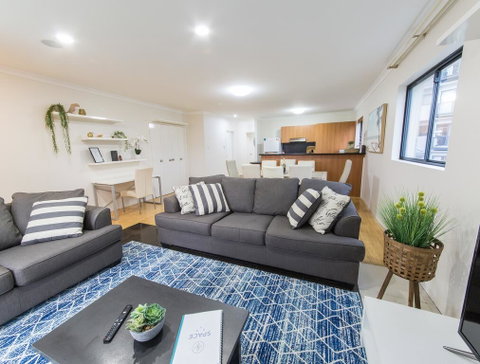 ISOLATION READY!! Super Size Me!! Top Location. Isolation Ready. Sanitised. Free CAT Bus, Pool, Gym And Everything At Your Finge - Accommodation in Surfers Paradise 1