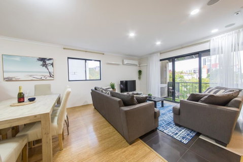 ISOLATION READY!! Super Size Me!! Top Location. Isolation Ready. Sanitised. Free CAT Bus, Pool, Gym And Everything At Your Finge - Accommodation in Surfers Paradise 0
