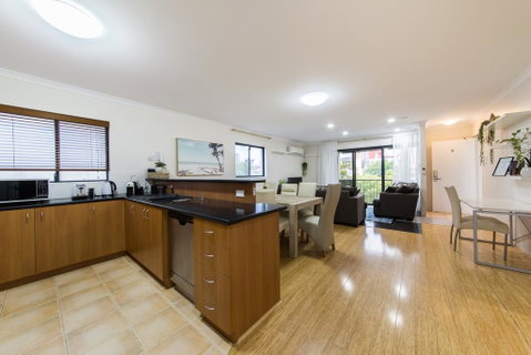 ISOLATION READY!! Super Size Me!! Top Location. Isolation Ready. Sanitised. Free CAT Bus, Pool, Gym And Everything At Your Finge - Accommodation in Surfers Paradise 2