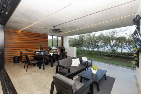 IVY Villas - Accommodation in Surfers Paradise 2