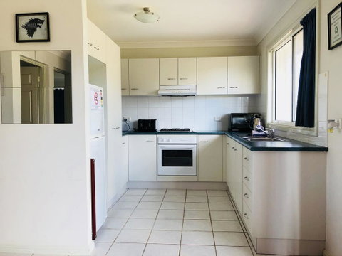 Josefinas - Accommodation in Surfers Paradise 3