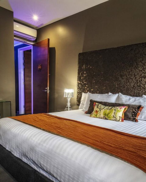 Junction Hotel - Accommodation in Surfers Paradise 3