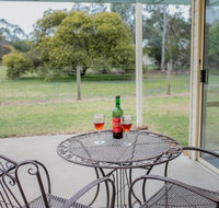 Karinya Cottage - Pet friendly country retreat