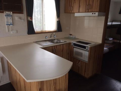 Kerang Cabins - Accommodation in Surfers Paradise 2