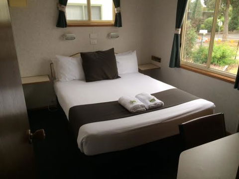 Kerang Cabins - Accommodation in Surfers Paradise 1