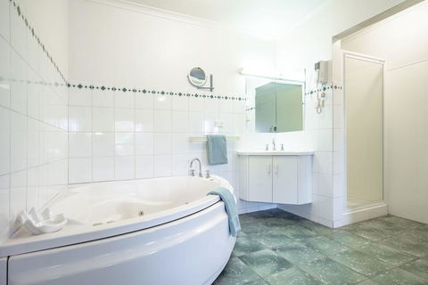 Kerang Valley Resort - Accommodation in Surfers Paradise 2