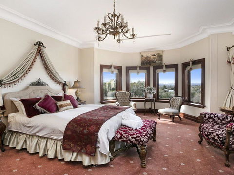Kilburn - Views As Far As The Eyes Can See - Accommodation in Surfers Paradise 1