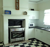 King Cottage - Accommodation in Surfers Paradise