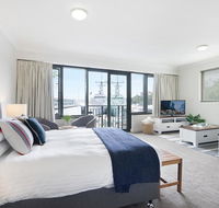 King size studio with water view walk to the city - Accommodation in Surfers Paradise