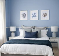 Kinross Cottage - Neat and Stylish Sleeps 9 - Accommodation in Surfers Paradise