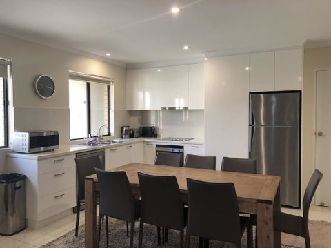 Kirwan 22 - Accommodation in Surfers Paradise 0