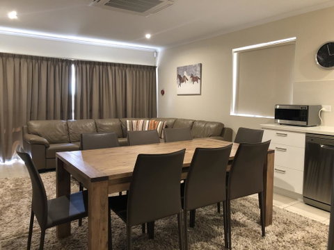 Kirwan 22 - Accommodation in Surfers Paradise 2